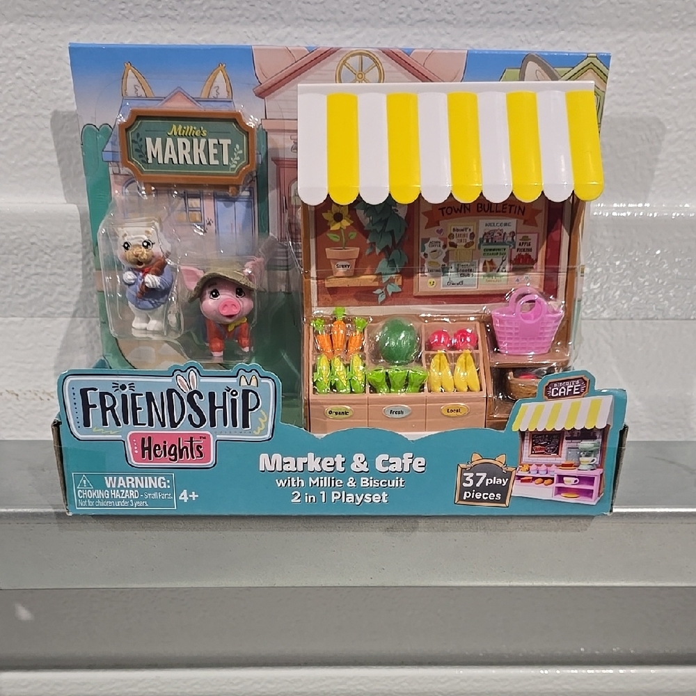 Vibrant Yellow and Green Market Playset with Action Figures‎